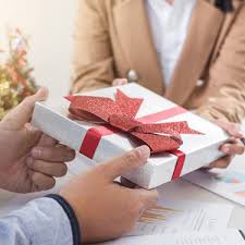 These useful gifts and gadgets from retailers like amazon and etsy include gift ideas like bluetooth speakers, veggie grow lamps, and breathable masks. Online Gifts For Her Best Gift Ideas For Women Ladies India Ferns N Petals