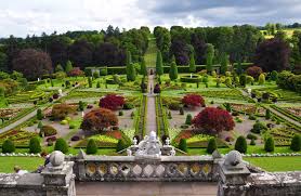 Drummond Castle Symmetrical Gardens | Mapio.net