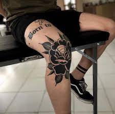 Tradeoff Ha Realizado Una Publicacion En Su Perfil De Instagram Tag With Which Friend Would You Make This Rose Traditional Tattoo Knee Tattoo Tattoos