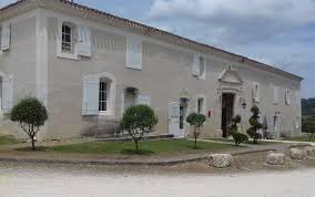 Issus de la rénovation de maisons de campagne du xviie siècle, l'établissement et sa cour intérieure aux arbres séculaires séduiront les amoureux de vieilles pierres. Residence Les Bastides Du Golf D Albret Barbaste Jusqu A 70 Voyage Prive