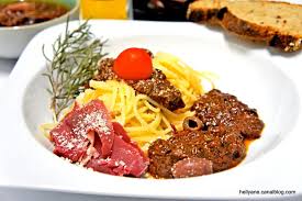 Spaghetti A La Sauce Tapenade Tomate Et Magret De Canard Passiflore Passion D Hellyane En 2020 Magret De Canard Tapenade Alimentation