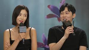 If kingdom's season 2 ending left you with unanswered questions,. Kingdom Ashin Of The North Jun Ji Hyun Begged For Fish From Co Star Park Byung Eun On Set