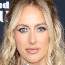 Chelsey Lucas's Instagram, Twitter & Facebook