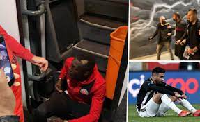 Hakan korkmaz ile ndao arasında çıkan gerginlik sonrası iki tarafı ayırmak için araya ndao'nun hakan korkmaz'dan şikayetçi olmasının ardından, korkmaz polisler tarafından gözaltına alındı. Ud4ozrp04nxg0m