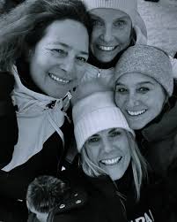 Well that was a blast 💥 thank you so so much @__lizzyhall for a phenomenal  few days in your gorgeous chalet! #girlsweekend #skiing #blessed #grateful