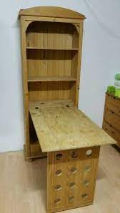 wunderschoner und sehr praktischer schrank oder regal mit ausklappbarem tisch fur 2 3 regal tisch kombination regal klapptisch mit regal klapptisch regal