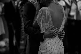 Cualquier letra de canción, votos de boda, verso bíblico o poesía se pueden. Las 10 Mejores Canciones En Espanol Para El Primer Baile