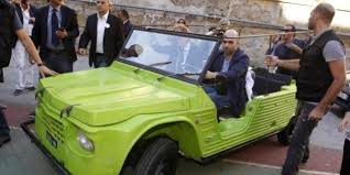 Videoritratto nell'ambito dell'evento fortapàsc, giornate di legalità organizzate dedicate a giancarlo siani presso il liceo… Marco Risi Caro Roberto Saviano La Citroen Mehari Di Giancarlo Siani Fu Rimessa A Nuovo Per Il Film Fortapasc Foto L Huffpost