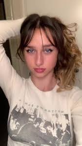 Julie Mayo's Instagram, Twitter & Facebook