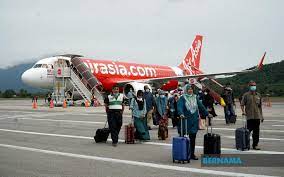 Airasia kini terbang dari terminal 1 lapangan terbang antarbangsa kota kinabalu. Bernama Pelancongan Langkawi Kembali Bernafas Lia Kendalikan Lebih 20 Ketibaan Sehari