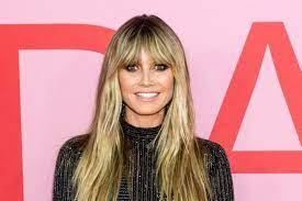 They are meant to hang down the edges of your face, opening up above the eyebrows to put your eyes front and center. Curtain Bangs Die Trendfrisur 2020 Brigitte De