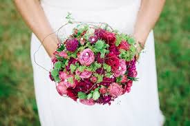 Chgb provided to kzclip by believe sas bunga pengantin · rita sugiarto bunga pengantin ℗ mpr. Begini Awal Mulanya Tradisi Melempar Buket Bunga Pengantin Di Resepsi Pernikahan Womantalk