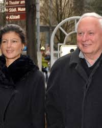 Sahra wagenknecht und oskar lafontaine sind nun offiziell ein paar. Oskar Lafontaine Sahra Wagenknecht Mit Sahra In Saarlouis Gala De