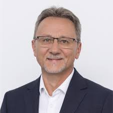 🔌 E-Autos für unsere Fahrzeugflotte 🔌 «Wir vermeiden konsequent  Verschwendung.» Das sind nicht nur leere Worte. Wir haben das  Ladestationen-Netz ⚡️ für E-Autos an unseren Standorten ausgebaut –…