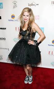 Avril lavigne style avril lavigne photos avril levigne punk rock princess the best damn thing strange creatures mosquitos very beautiful woman katrina kaif. Avril Lavigne Wardrobe Wardrobe Design
