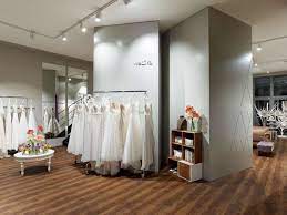 Welche brautkleider passen perfekt zu einer hochzeit? Viel Raum Fur Grosse Kleider Bietet Der Luxuriose Showroom Von Wediva In Hamburg Ottensen Brautkleider Hamburg Kleider In Grossen Grossen Braut