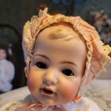 Windstone Editions figurine with teal eyes and brown nose