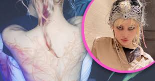 She first showed off the alien on the inside of her left wrist in january 2015 and then in january 2017 she covered it up with a new. Grimes Got Alien Scars Tattoos All Over Her Back