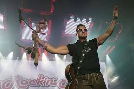 Andreas gabalier hat ohne frage den rhythmus im blut. Andreas Gabalier Austria S Populist Pop Star Faces Far Right Claims
