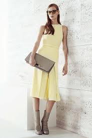gucci 2015早春度假系列lookbook 本季主打轻熟女们的服装搭配 造型 充满童趣的画笔印花无袖连衣裙 点缀着精美宝石装饰的轻薄针织套头衫 设计师frida对于浅色系的重用更是让早春系列多了种轻盈的跳跃感 一直都尝试阔腿裤造型的 gucci fashion fashion week fashion