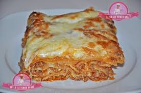 (çok kavurmuyoruz) üzerine yarım kilo süt ilave edip el çırpıcısı ile çırparak pişiriyoruz. Kiymali Italyan Lazanya Tarifi Lasagne Bolognese Leyla Ile Yemek Saati