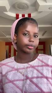 Ghetto Luxe: T-Shirts et Capuchons Disponibles