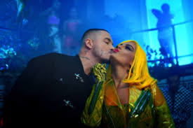 Bebe rexha] i got darkness in my head don't believe a word you said still i let you in my bed, my bed (yeah) got too many different sides got designer in your eyes something has to change tonight, tonight, tonight. David Guetta Im Video Zu Say My Name Feiern David Guetta Bebe Rexha J Balvin Eine Marchenhafte Sause Warner Music Germany