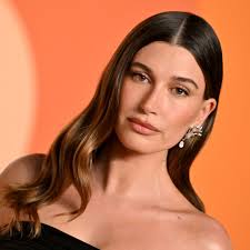 Spring's it-girl hair? Nicola Coughlan and Billie Piper say it's 'White  Lotus Waves'