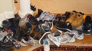 Sprinkle a heavy coat of baking soda inside of the shoes. 5 Tips For Clean Carpets In The Summer