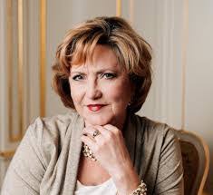 Barbara Dever's Instagram, Twitter & Facebook