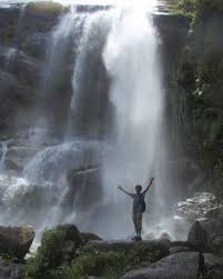 Wisata ini bisa menjadi referensi buat kamu yang ingin mencari tempat yang udaranya sejuk, pesona keindahan air terjunnya yang pasti membuatmu melupakan sejenak kepenatan dalam bekerja, banyak hal yang menarik dan perlu kamu. Seladang Perak Air Terjun Lata Putih Di Batu Kurau Yang ÙÙŠØ³Ø¨ÙˆÙƒ
