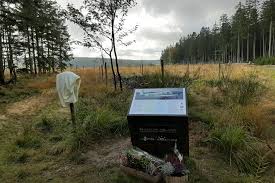 In amtlichen veröffentlichungen, insbesondere der deutschen bundesstelle für flugunfalluntersuchung (bfu), werden mit absturz flugunfälle bezeichnet. Hohes Venn Gedenken An Flugzeugabsturz Vor 50 Jahren