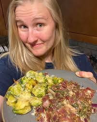 Lisa Kozma's Instagram, Twitter & Facebook