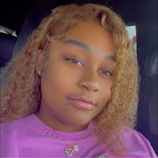 hairstylist for boho knotless style in houston?