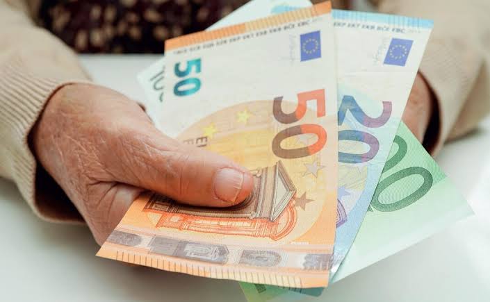 Steuern 2027: 5 Wichtige Änderungen für Rentner – So sparen Sie jetzt bares Geld!