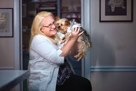Our bluepearl pet hospital in sarasota, fl, provides specialty care to pets by appointment. Dr Nan Rosenberry Brings Help To Homeless Pets Sarasota Magazine