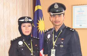 Gerak xas filmi 2001 yilda yozilgan, rejissyor va prodyuser tomonidan ishlab chiqarilgan malayziya aksiyalar trilleridir yusof haslam, malayziya teleseriali asosida, gerak xas.1 film 2001 yil 1 martda chiqdi va unda yusofning o'zi ishtirok etdi, ac mizal, abbi abadi, erra fazira, rosyam nor, norman. Malaysia S Longest Running Series Gerak Khas Ends After 2 Decades The Star