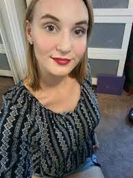 Melanie Bertsch's Instagram, Twitter & Facebook