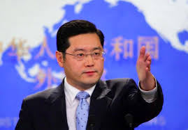 Jun 23, 2021 · 秦剛是習近平的首席禮賓官，2015年，習近平出訪美國期間，秦剛出入於習近平左右，被外界稱為「距離習近平最近的人」。 彭博社記者彼得．馬丁（peter martin）早前接受美國之音採訪時表示，「如果秦剛被任命為新的駐美大使，這意味著，政治信任也許比對. Qj55ap1u6bsnlm