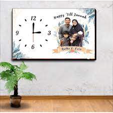 Entah siapa yang pertama kali menemukan konsep ini yang jelas hal ini tentu saja ide yang sangat kreatif dimana kebosanan kita melihat angka biasa dalam jam sedikit teratasi bila adanya jam matematika ini. Jam Dinding Kado Pernikahan Jam Dinding Custom Foto Sendiri Kado Pernikahan Shopee Indonesia