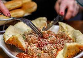 This drastic price drop is all thanks to olive garden's early dinner duo deal, according to the krazy coupon lady.if you visit olive garden between monday and thursday from 3 to 5 p.m. Lunch Duos Unlimited Soup Or Salad And Breadsticks Just 6 99 At Olive Garden Free Stuff Finder