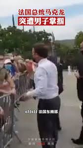 普雷西·馬克龍 ретвитнул(а) bouche qui dit tout. Ji4zypkmxq8yzm