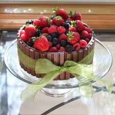Kitkat Cakes Gateau Kitkat Gateau Fraise Chocolat Recette Dessert