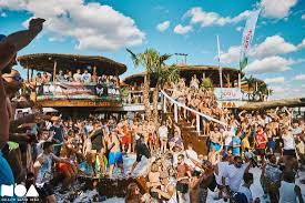 At the world famous zrce beach, noa beach club sets itself apart from the other contenders thanks to its luxurious design and exotic decor. Club Ist Ein Erlebnis Aber Aufpassen Noa Beach Club Novalja Reisebewertungen Tripadvisor