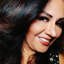 Bien x ti Natalia Téllez eres grande entre los grandes y además eres una  persona única y hermosa