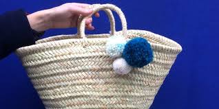 Faire Un Pompon Pour Customiser Un Panier En Osier Panier En Osier Comment Faire Un Pompon Faire Des Pompons