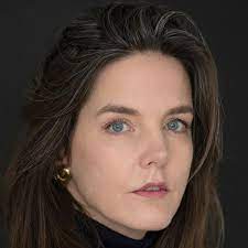 In 1999 debuteerde hij met de verhalenbundel reigers in cairo. Schrijver Rashid Novaire Ik Vroeg Me Af Waarom Mijn Oma Zoveel Zweeg Npo Radio 1