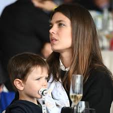 Weitere ideen zu prinzessin caroline, grace kelly, charlotte casiraghi. Charlotte Casiraghi Es Wird Ein