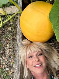 Robert Fripp is touring the USA with King Crimson and Toyah is home alone