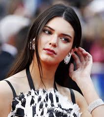 Pelajar yang dilahirkan di ampang, selangor ini berdarah campuran malaysia dan indonesia ini telah dibesarkan di new zealand semenjak usianya 5 tahun. 30 Gadis Cantik Dan Berbakat Di Dunia Wanita22